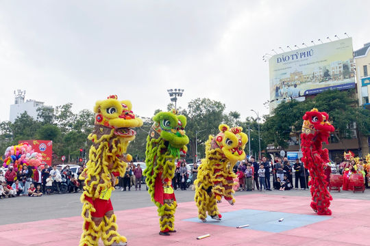 Lân sư rồng đất Cảng vươn ra sàn đấu lớn