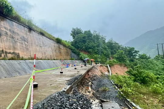 Yêu cầu trực 24/24, bảo đảm giao thông toàn miền Trung trong mưa lũ