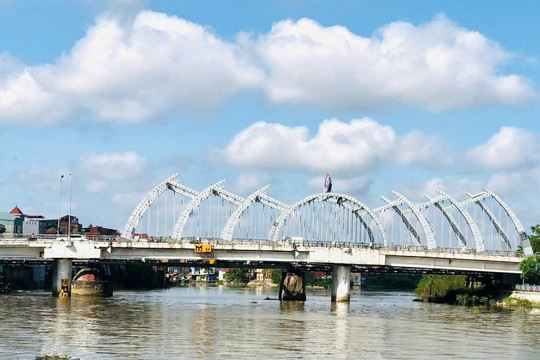 5 cầu ở Hải Phòng tạm dừng xe để thử tải trong đêm