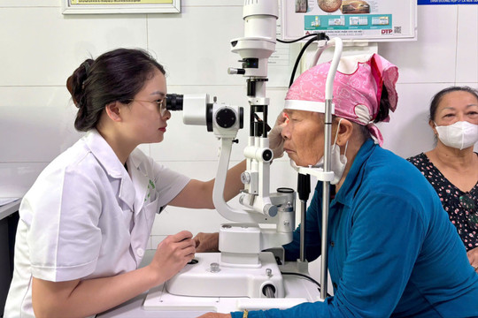 Nỗ lực giữ lại mắt cho người phụ nữ đối mặt nguy cơ mất mắt sau chấn thương
