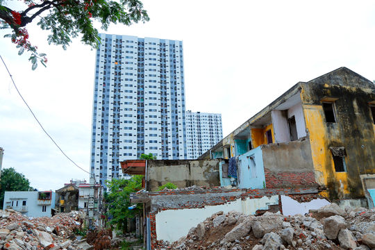 Hai Phong renovates old apartment buildings, shaping new urban landscape