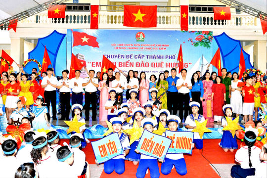 Đa dạng cách giáo dục tình yêu quê hương, đất nước