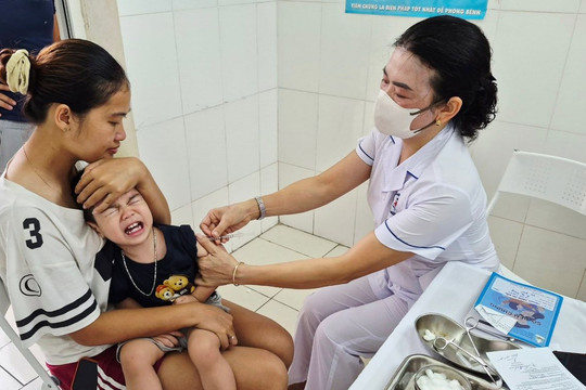 Gỡ nút thắt nhân lực y tế cơ sở