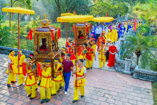 Trang nghiêm lễ rước tưởng niệm Danh nhân văn hóa thế giới Nguyễn Trãi tại Côn Sơn