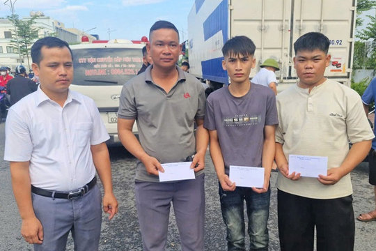 An Phong hỗ trợ gia đình 3 nạn nhân tử vong trong vụ tai nạn giao thông
