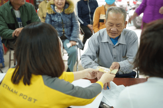 Lưu ý về thủ tục nhận trợ cấp hưu trí xã hội khi chuyển nơi ở