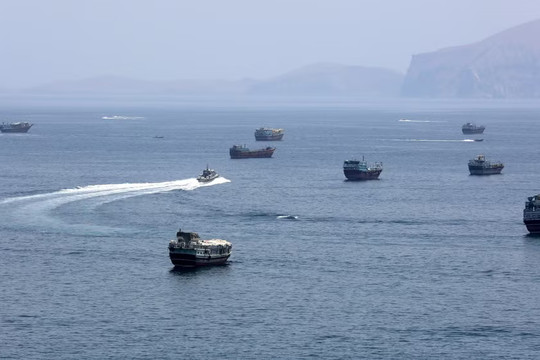 Dòng chảy dầu qua eo biển Hormuz phục hồi