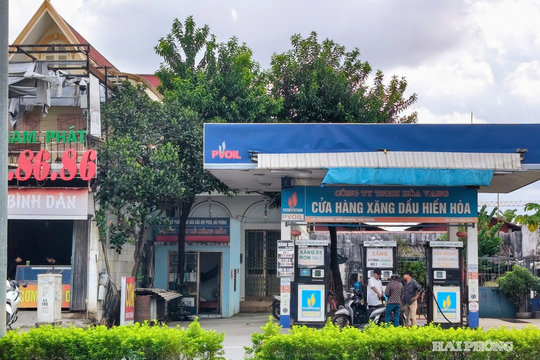 Nỗi lo cháy nổ từ cây xăng trong khu dân cư