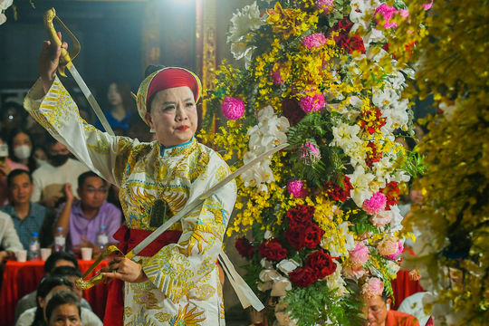 Không gian linh thiêng hầu Thánh tại đền Kiếp Bạc