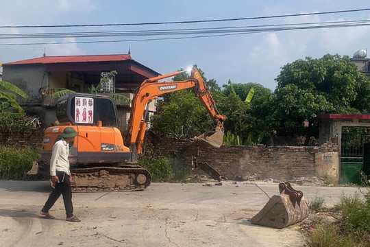 Xã Hà Tây vận động người dân hiến đất mở rộng đường