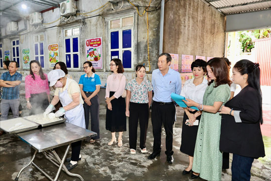Bảo đảm an toàn thực phẩm tại bếp ăn bán trú trường học