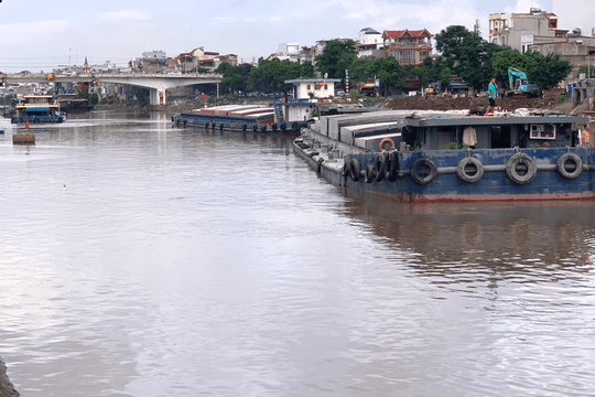 Hạn chế giao thông thủy trên sông đào Hạ Lý trong tháng 10