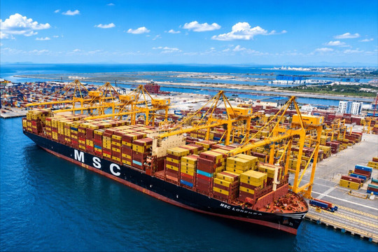 Standard Chartered dự báo GDP Việt Nam tăng 9,5% năm 2026