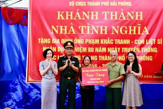 Khánh thành 'Nhà tình nghĩa' tặng gia đình con liệt sĩ ở xã Lạc Phượng