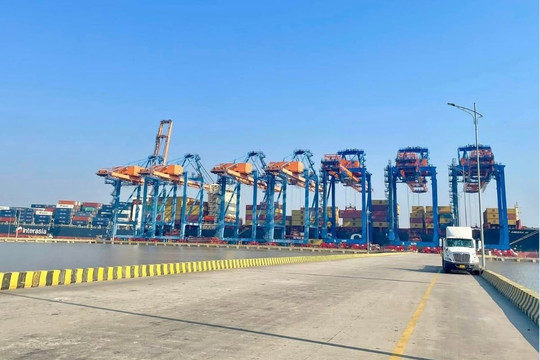 'Xanh hóa' logistics để giữ nhịp hút FDI