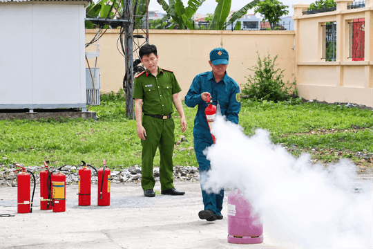 Xây 'lá chắn' phòng cháy từ khu dân cư
