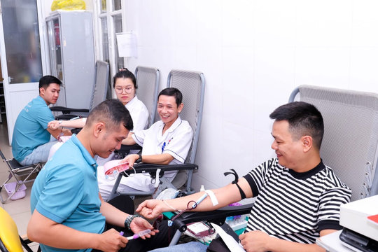 Bệnh viện Việt Tiệp tiếp nhận 300 đơn vị máu