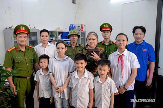 Học sinh nhặt được hơn 12 triệu đồng và ngoại tệ, tìm trả người đánh rơi