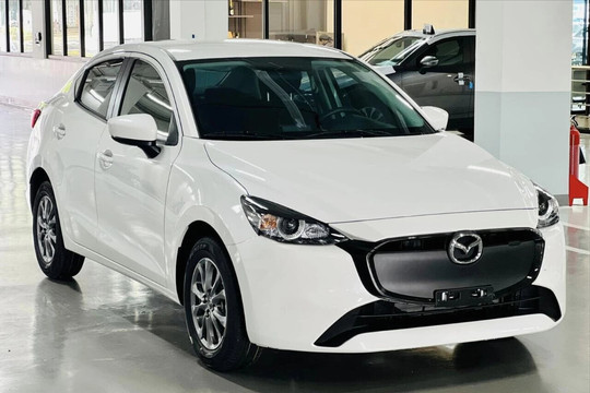 Mazda 2 nhập khẩu giảm giá mạnh, rẻ ngang Hyundai Grand i10