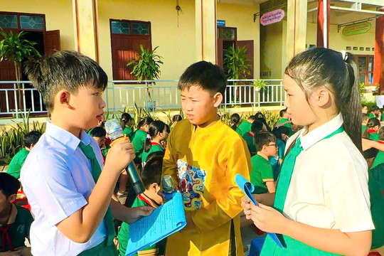 Đa dạng cách đưa tiếng Anh đến học sinh tiểu học