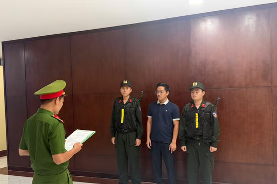 Khởi tố Giám đốc Công ty Dwatch vì bán hàng hiệu giả