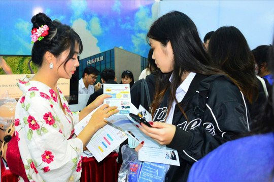 Thu hút người giỏi, bài toán không chỉ là thu nhập