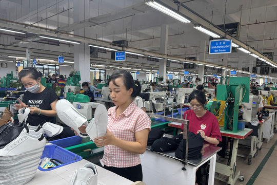 Thu nhập người lao động tăng 9,1%, áp lực giá cả vẫn hiện hữu