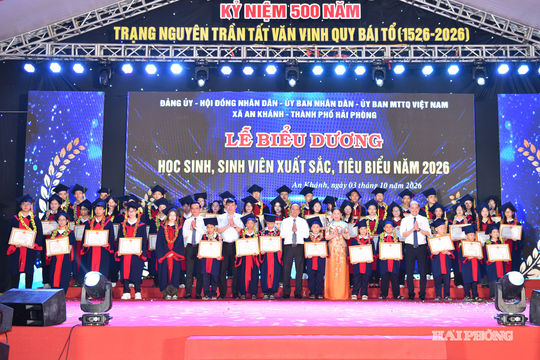 An Khánh biểu dương 50 học sinh, sinh viên xuất sắc