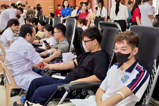 Thu nhận 500 đơn vị máu của lực lượng Chữ thập đỏ
