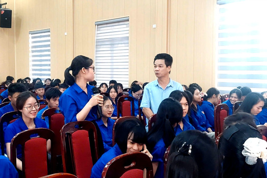 Nâng 'sức đề kháng' cho thanh niên trước thông tin xấu, độc