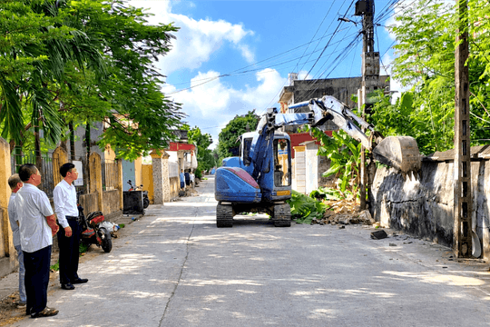 Đảng viên nêu gương, người dân đồng thuận hiến đất mở đường