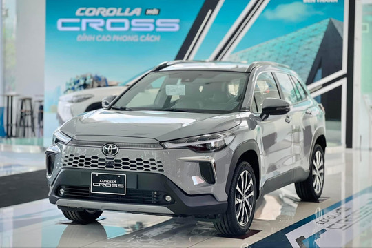 Toyota Corolla Cross nhập khẩu giảm hơn 40 triệu đồng