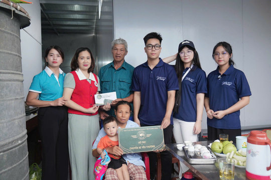 'Chuyến xe yêu thương' đến với bệnh nhân khó khăn tại Hải Phòng