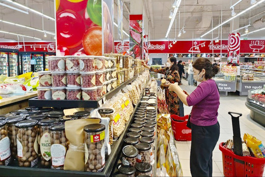 Trade and services thrive in Ngo Quyen and Gia Vien wards