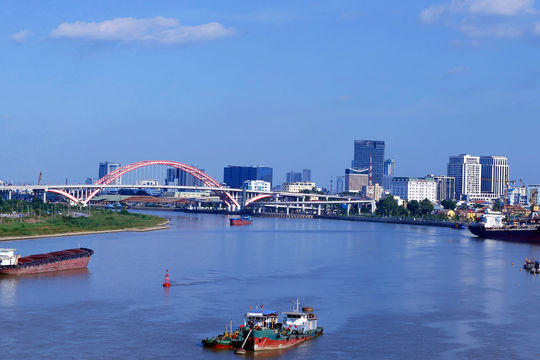 City of rivers and green spaces