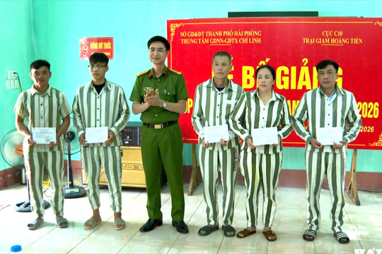 Xóa mù chữ cho 28 phạm nhân Trại giam Hoàng Tiến