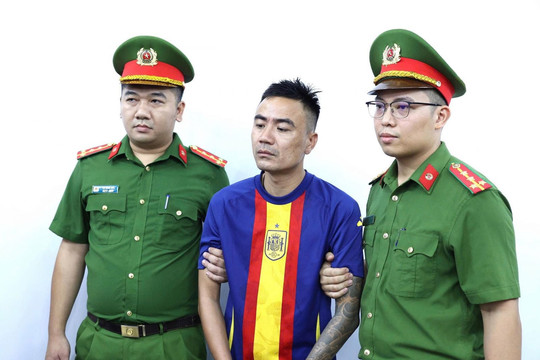 Bắt tạm giam người livestream phản cảm tại Tràng An
