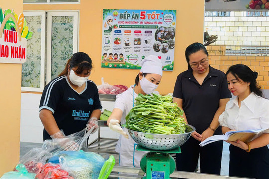 Gỡ khó nhân lực quản lý an toàn thực phẩm tại địa phương