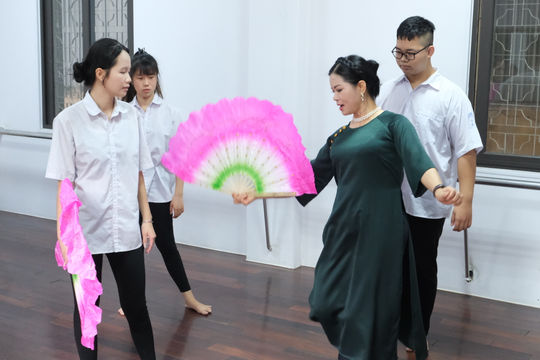 Thăm 'vườn ươm' nghệ thuật chèo truyền thống