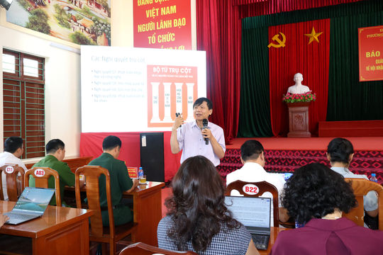 Nguyên Thứ trưởng Bộ Ngoại giao thông tin về tình hình thời sự tại phường Thiên Hương