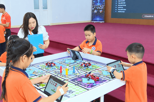 Hơn 600 học sinh Phù Liễn trải nghiệm công nghệ số, STEM và AI