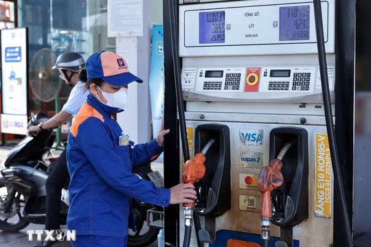 Đề xuất doanh nghiệp xăng dầu báo giá mới trước 30 phút, dừng Quỹ bình ổn từ năm 2027