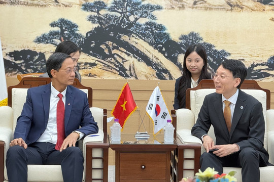 Phó Bí thư Thành ủy Đỗ Mạnh Hiến làm việc với lãnh đạo thành phố Incheon