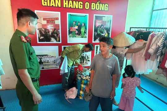 'Gian hàng 0 đồng' của Công an xã Hợp Tiến hoạt động trở lại