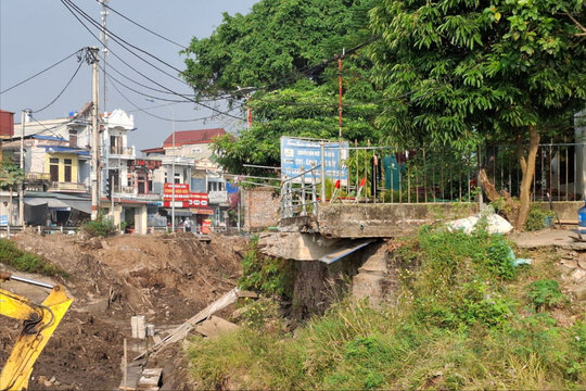 Vi phạm hành lang kênh Đại Phú Giang qua thôn An Lý