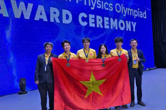 Cả 4 học sinh Việt Nam đoạt huy chương Olympic Vật lý Quốc tế Al-Fergani