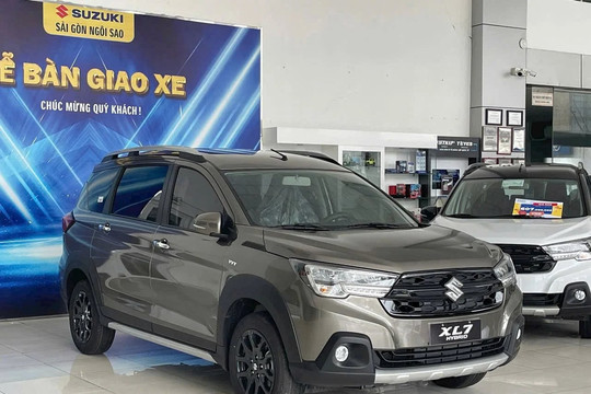 Ô tô 7 chỗ Suzuki XL7 ưu đãi 'sập sàn', rẻ hơn Toyota Vios MT