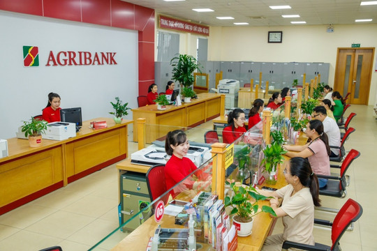Giảm lãi suất huy động và cho vay, kiểm soát chặt rủi ro tín dụng