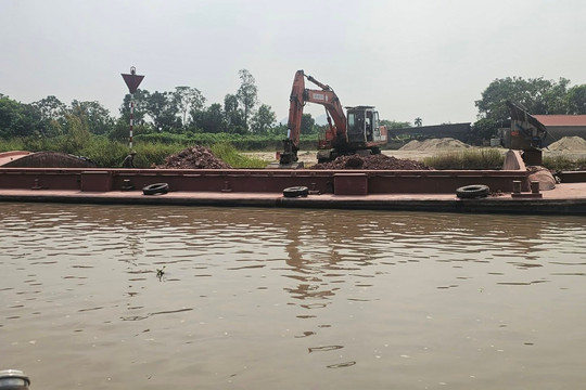 Phát hiện 2 bến bãi hoạt động chưa được cấp phép
