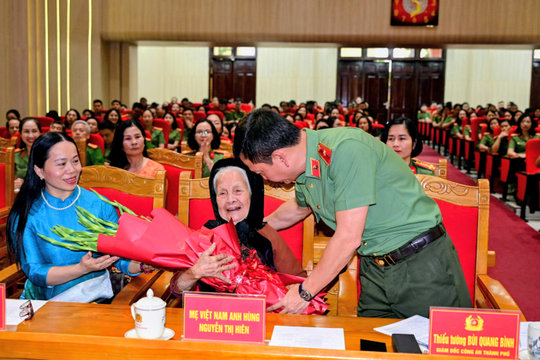 Công an thành phố Hải Phòng phụng dưỡng 34 Mẹ Việt Nam anh hùng